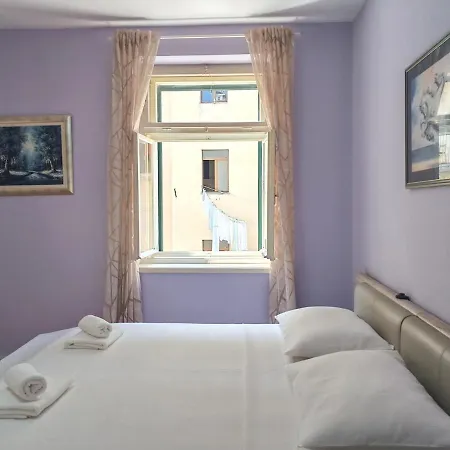 Stella Maris, In The Center Σπλιτ