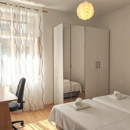 Stella Maris, In The Center * Σπλιτ