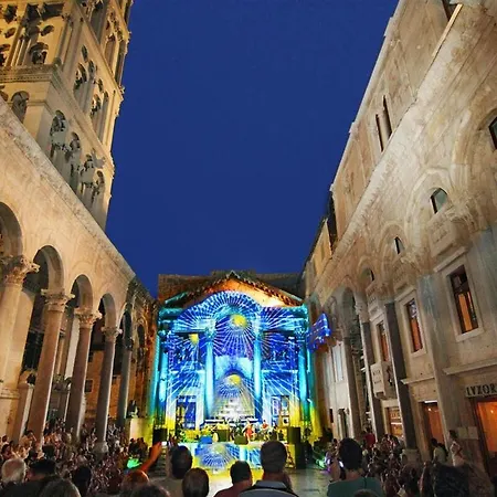 Stella Maris, In The Center * Σπλιτ