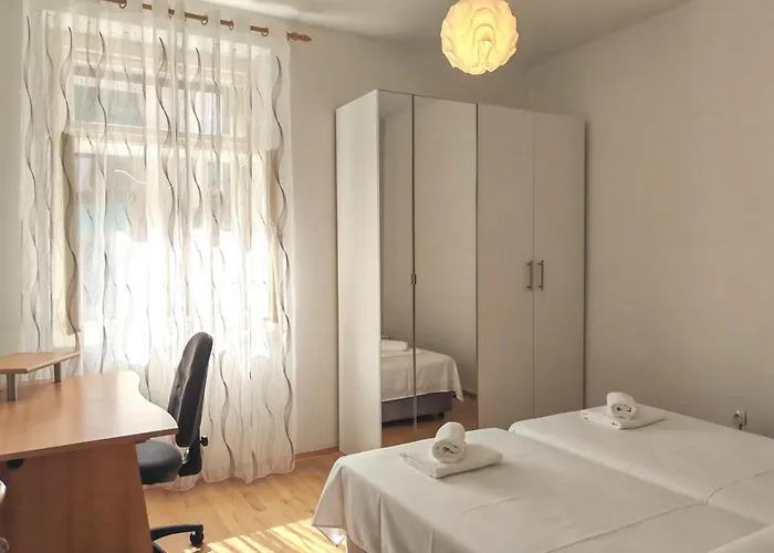 Stella Maris, In The Center * Split