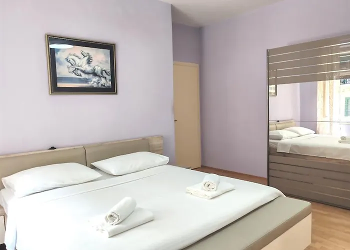 Stella Maris, In The Center *